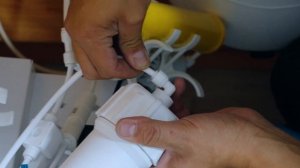 Замена картриджей в фильтре для воды Hubert