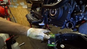 Всё, что вы хотели знать о замене масла в Bajaj Dominar 400, и д?