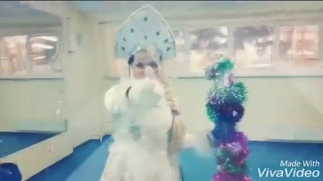 Снегурочка зачитала рэп🔥 смотреть онлайн