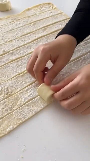 Выпечка “Нежнейшие слоёные булочки с сыром – тают во