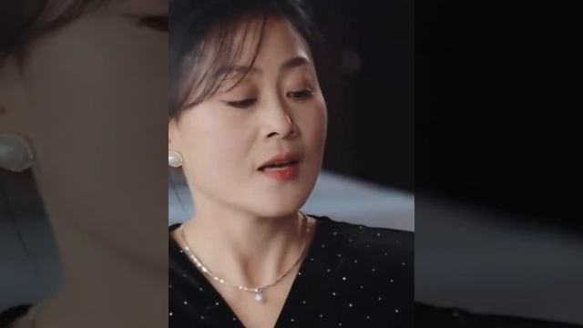 Хотя у неё есть парень, CEO безумно добивается её. Ты как