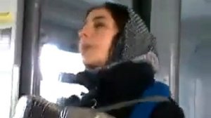 Цыганка поет в электричке