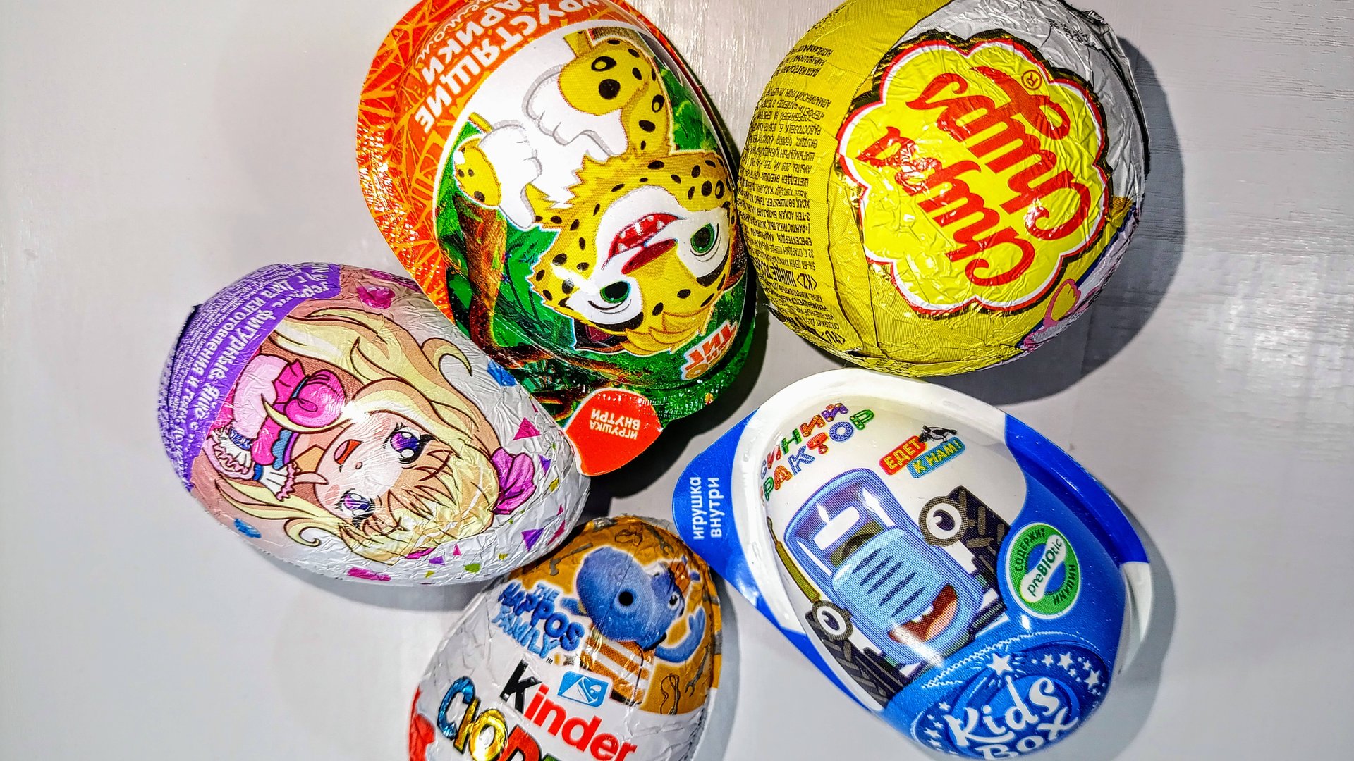 АСМР Шоколадный 🍰🍩🍫 распаковка АСМР Киндер Сюрприз ч.9💥💥💥 смотреть онлайн