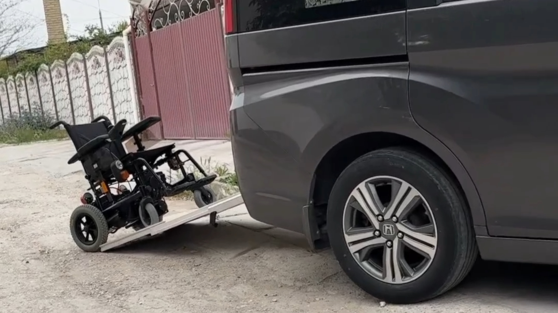 ОДИН ДЕНЬ В ГОРОДЕ САКИ В НАШЕЙ КОМПАНИИ "БУРДЕНКО" ( 3 СЕРИЯ) смотреть онлайн