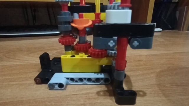 Собираю лего мотоцикл 42130 BMW M 1000 RR