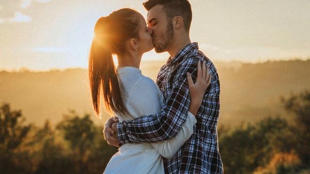 ДАРИТЕ ЖЕНЩИНАМ ЦВЕТЫ - сл Вячеслава Краснова музыка и