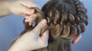 Прическа на выпускной для девочки / прически на длинные волосы