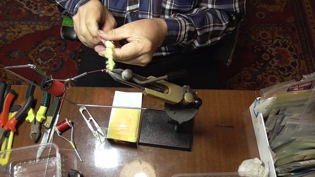 Вяжем жёлтую муху с люрексом для Ангары смотреть онлайн