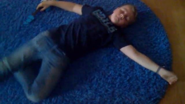 медведь насрал на пенек смотреть онлайн