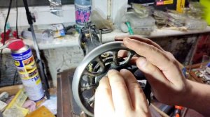 Как установить Электро привод на швейную машинку singer,