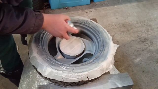 Как самостоятельно покрасить колесо на скутере Yamaha!