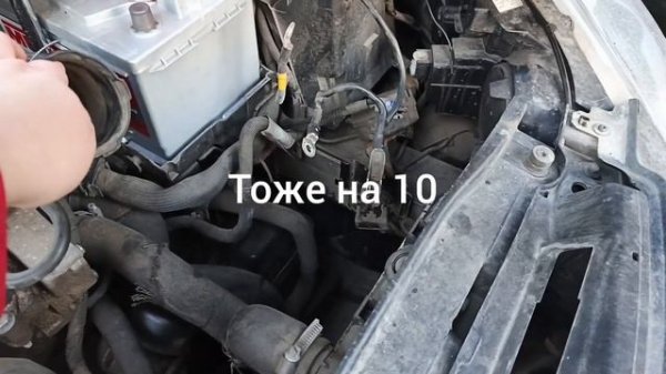 Как поменять или снять аккумулятор на Пежо 308