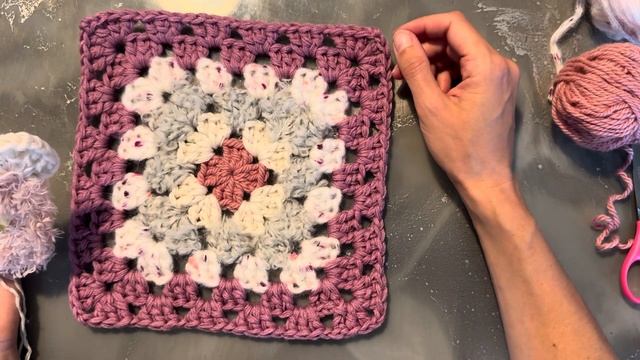 Кардиган из бабушкиных квадратов🌸