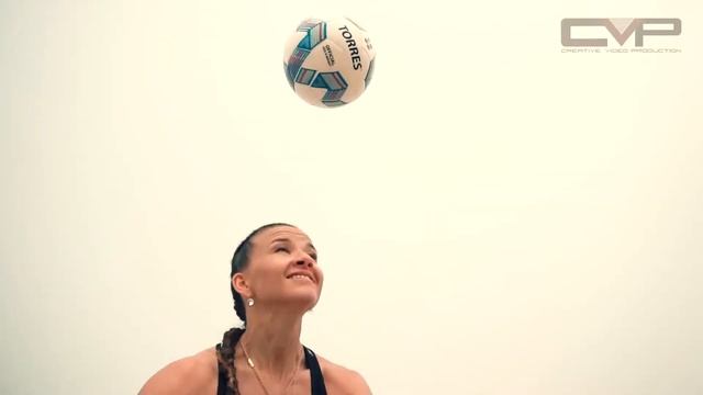 Женский футбол на песке в купальниках (Янтарный) смотреть онлайн