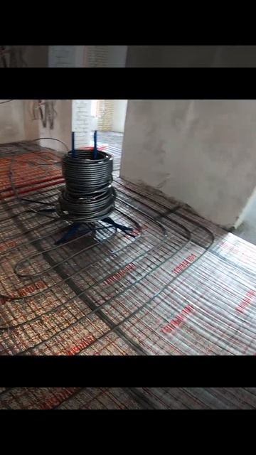 #Shorts . Процесс монтажа теплого пола. Раскладка труб теп смотреть онлайн