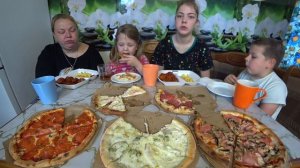 мукбанг. пицца и крылышки баффало