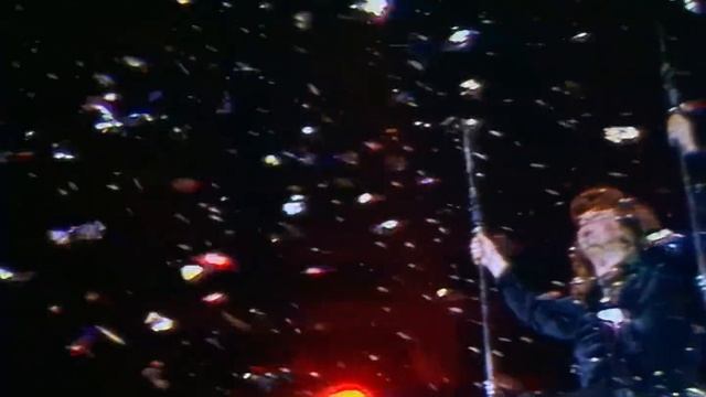 Алла Пугачёва - Миллион алых роз (Official HD Video) [«Новогодн? смотреть онлайн