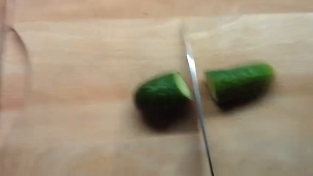 Как зарезать огурец за 1 секунду смотреть онлайн