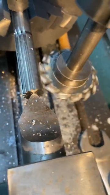 Фрезеровка шлицов на вертикальном валу лодочного мот? смотреть онлайн