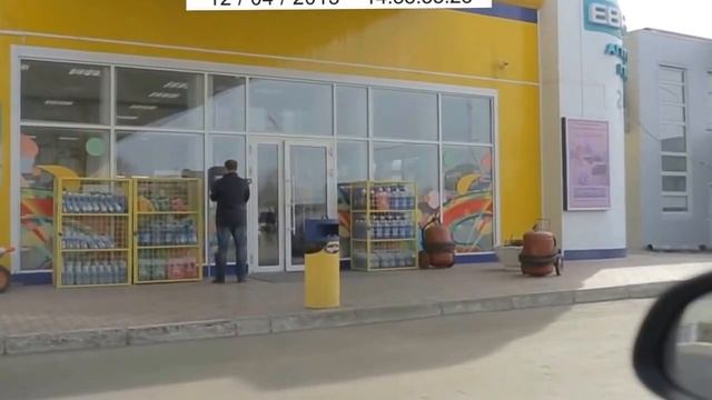 ДПС прикол гаишник упал в мусорку от счастья смотреть онлайн