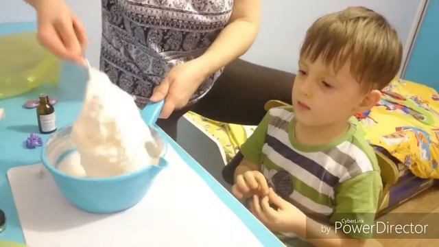 Делаем лизуна. Проводим опыты. Матвей, Нюшка и бабушка смотреть онлайн