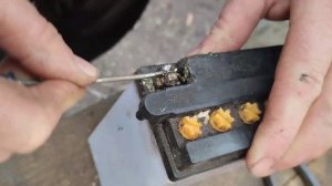 РЕМОНТ ЗАКИСШЕЙ КЛЕММЫ НА АККУМУЛЯТОРЕ ОТ МОПЕДА АЛЬФ