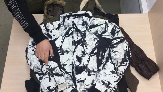 94861. Куртка жіноча. Сорт - 1й Лот 1. Вага - 19,6 кг.