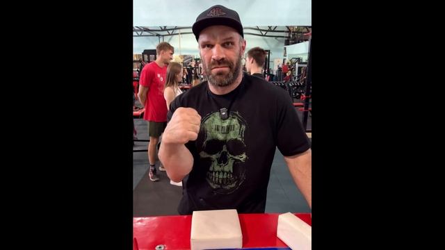 Армрестлинг  Денис Цыпленков против Эрмеса Гаспарини