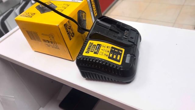 Зарядное устройство DeWalt DCB115