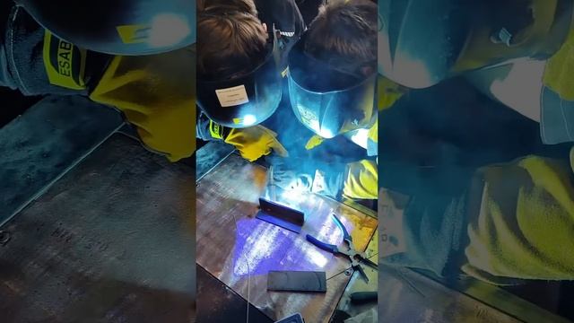 Виталик приглашает в мир сварке наших друзей из солне? смотреть онлайн