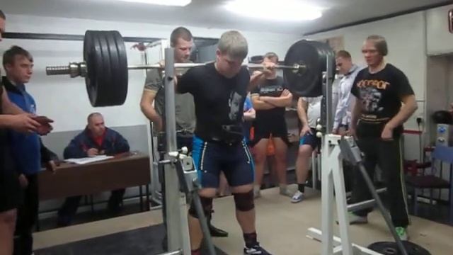 Малыш присед 200 кг в 93 категории!!!