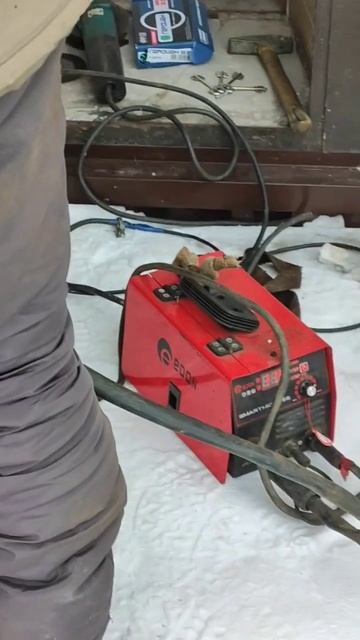 установка замка с помощью болгарки и сварки #услугина? смотреть онлайн