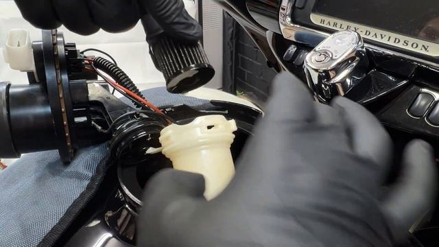 Замена топливного фильтра Harley-Davidson Touring (Street Glide Electra Glid