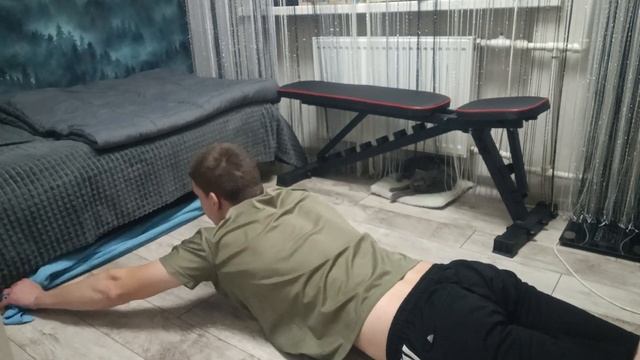 Тренировка спины с полотенцем #безоборудования смотреть онлайн