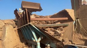 Строительство, дробление щебёнки