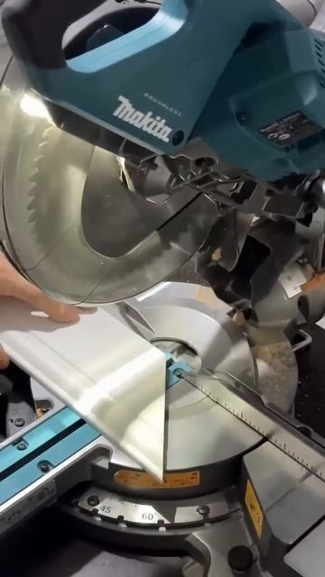 Правильный запил. #установкадверей #двери #wood #woodworking #п