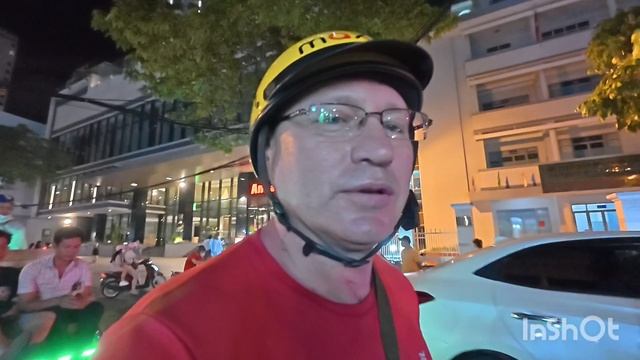 На байк такси по вечернему Нячангу смотреть онлайн