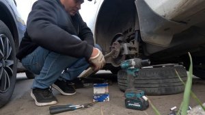 Замена задних тормозных дисков  Тойота королла 150