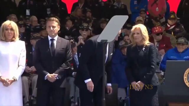 Байден попытался сесть на невидимый стул смотреть онлайн