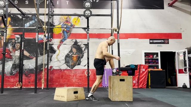 Прыжок на тумбу из положения сидя | Демонстрация смотреть онлайн