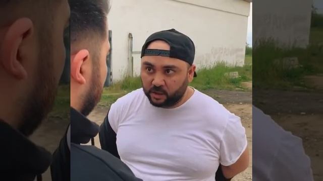 А он решил по маленький ростом драться 😊 смотреть онлайн