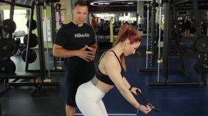 Тяга нижнего блока в наклоне (кроссовер)