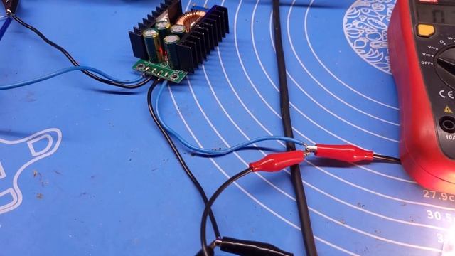 Не регулирует ток, пропадает напряжение под нагрузкой