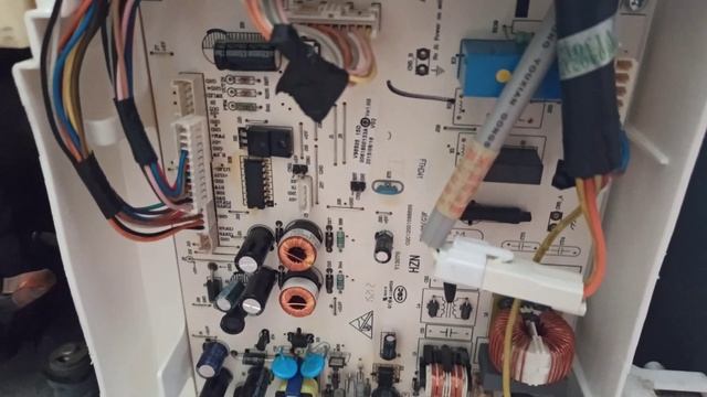 Ремонт холодильника Haier A2FE637CXJRU. Пищит и не работает по?