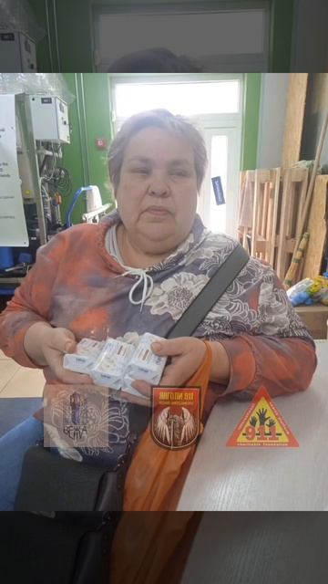 В Херсон привезли гуманитарку из эвросоюза. По 4 куска мыла. смотреть онлайн