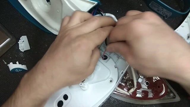 Ремонт утюга Polaris PIR2487AK и как его разобрать