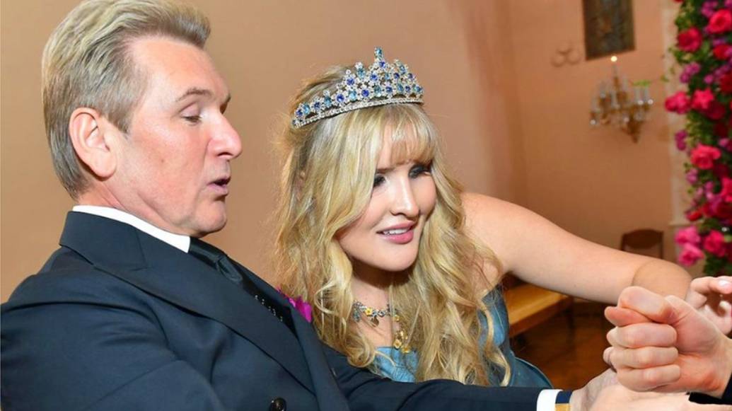 Жених-миллионер сбежал от дочери Малинина прямо перед алтарём? смотреть онлайн