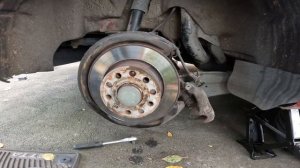 Замена тормозных дисков и колодок JETTA 6