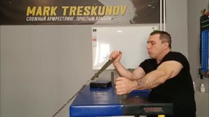 Сколько нужно поднимать армрестлеру, что бы бороться ?