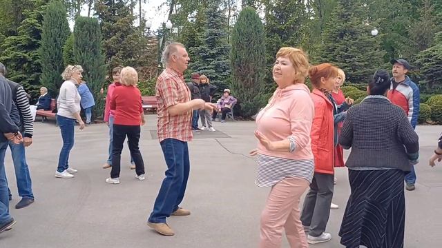 ПРИНОСИЛ ТЫ МНЕ БУКЕТЫ АЛЫХ РОЗ💕 ТАНЦЫ 💕ХАРЬКОВ 11.05.2